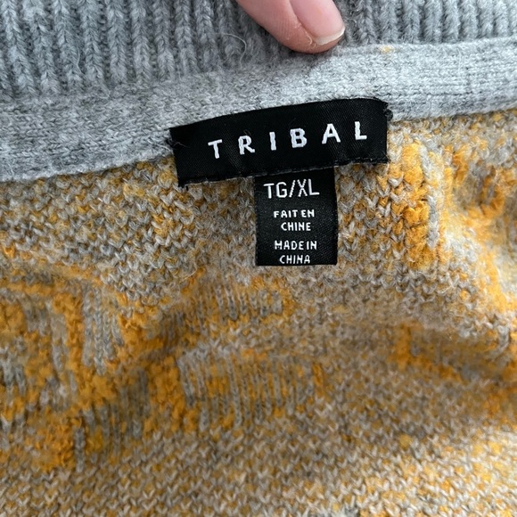Tribal/ Knit V- neck Sweater/ Mustard yellow florals with grey/ Size US XL - Picture 4 of 8